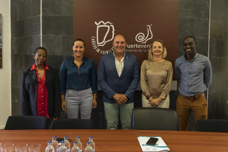 Lloret recibe en el Cabildo al vicecónsul y la cónsul honoraria de Senegal