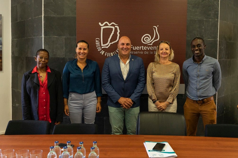 Lloret recibe en el Cabildo al vicecónsul y la cónsul honoraria de Senegal