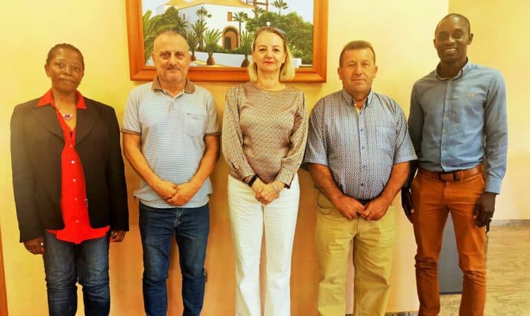 El alcalde de Antigua recibe a la Cónsul Honoraria de Senegal en Las Palmas