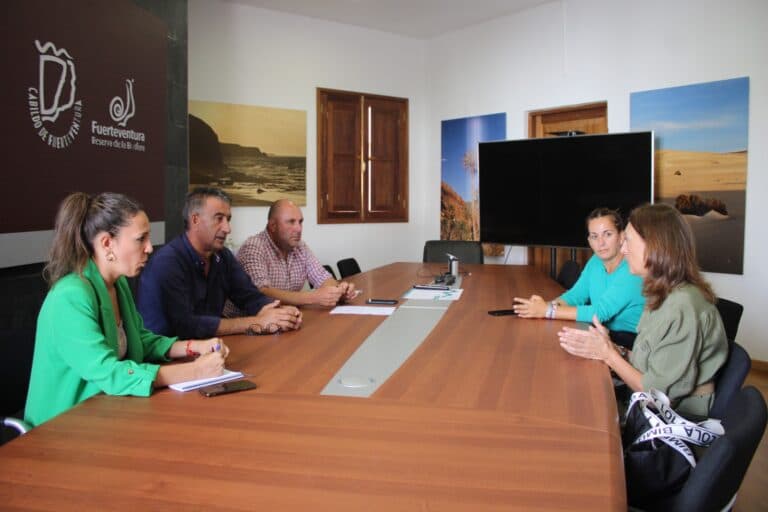 El Cabildo apuesta por impartir formación de Técnico Superior en Vela en la Escuela Náutica