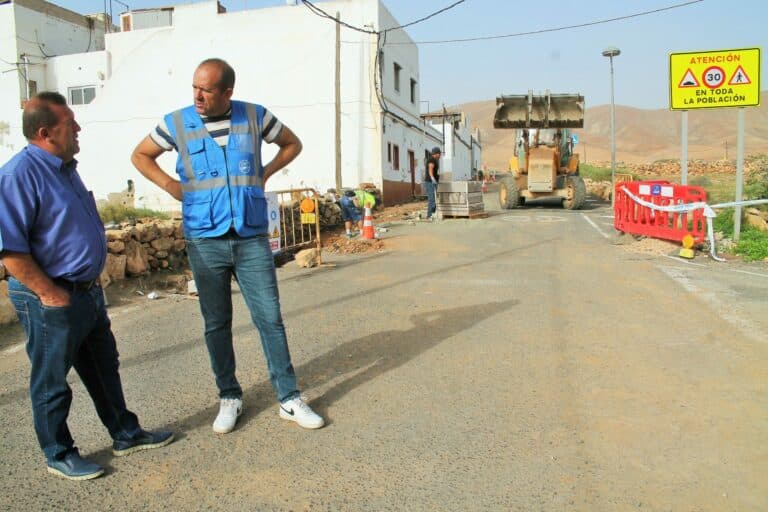 Mejoras de alumbrado y aceras en calles del Barrio y El Durazno en Antigua