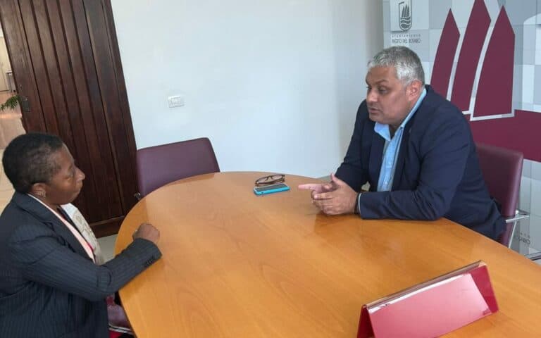 Puerto del Rosario busca soluciones a los fenómenos migratorios con el Consulado de Senegal