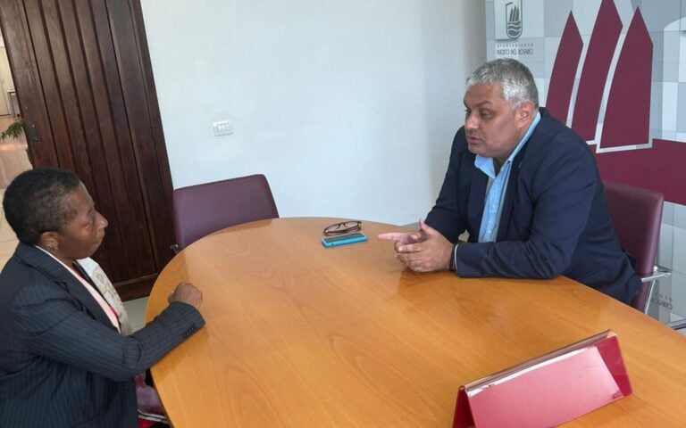 Puerto del Rosario busca soluciones a los fenómenos migratorios con el Consulado de Senegal