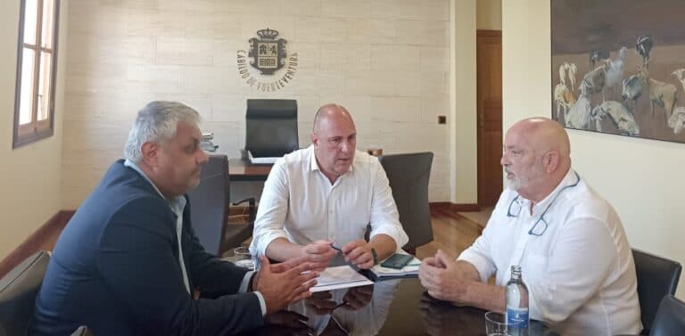 La obra del muelle de Puerto del Rosario «está garantizada» aunque necesitará una nueva licitación