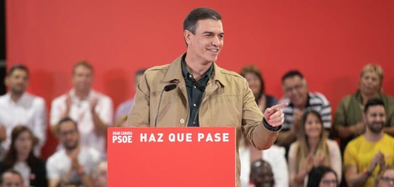 CIS: Cuatro puntos de ventaja del PSOE frente al PP y hundimiento de Vox