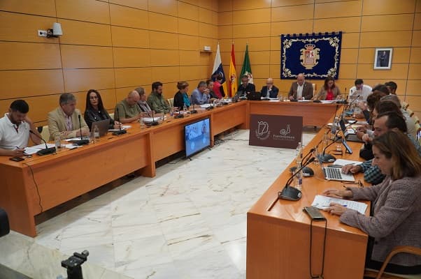 El Cabildo trabajará para conseguir la equiparación salarial de los trabajadores