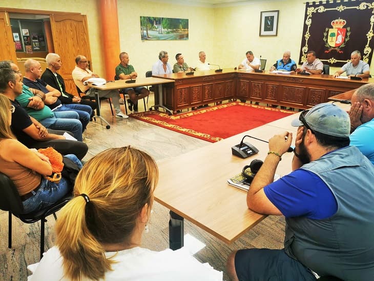 El alcalde reúne a todos los taxistas de Antigua logrando un acuerdo de unidad