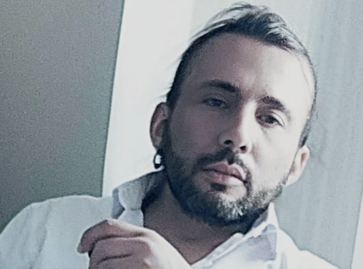 El periodista exiliado Ricardo Ruidiaz, hablará en Tanit sobre los peligros de informar en Colombia