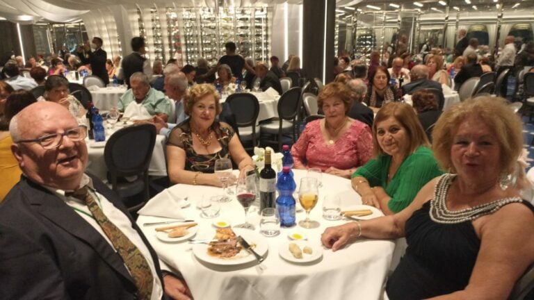 Regresan de su crucero por el Mediterráneo los 105 mayores de Antigua