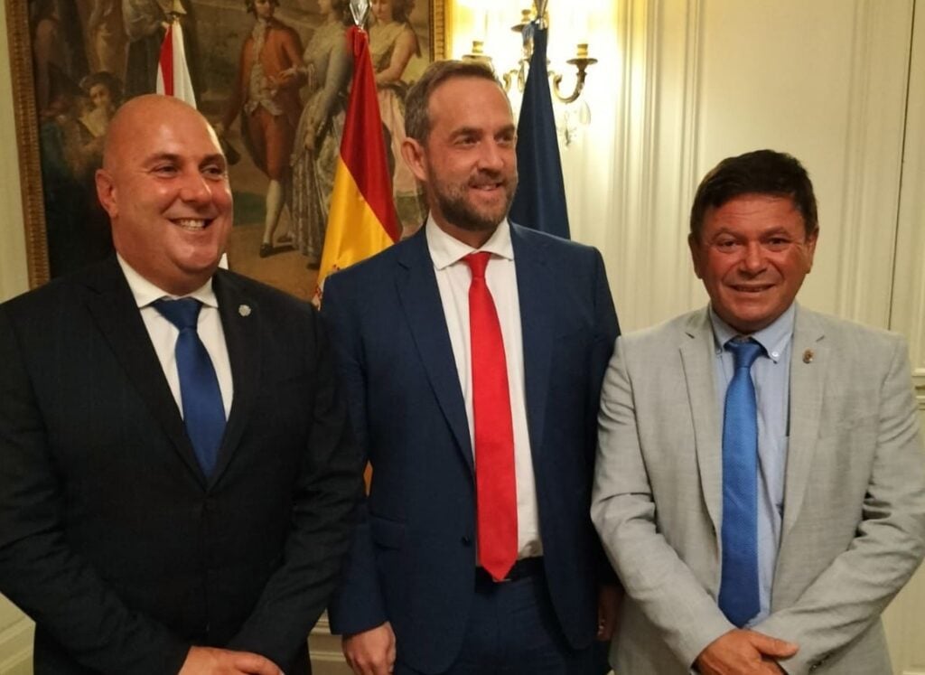 Lloret asiste a la recepción del embajador español en Reino Unido
