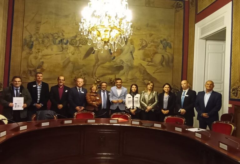 La Asociación de Empresarios portuense entrega en el Senado un paquete de medidas de ayudas al comercio