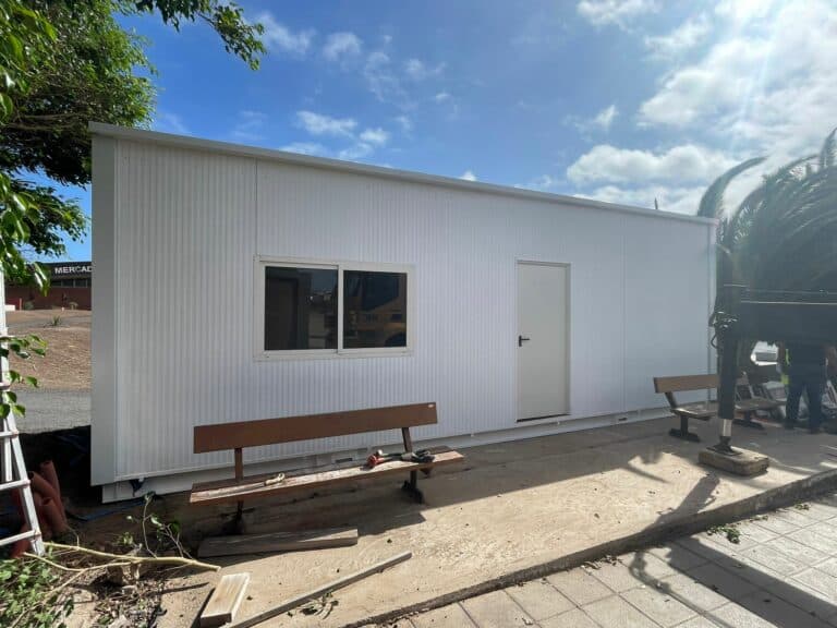 Nueva caseta para los trabajadores de Transportes Ligeros de la avenida Diego Miller