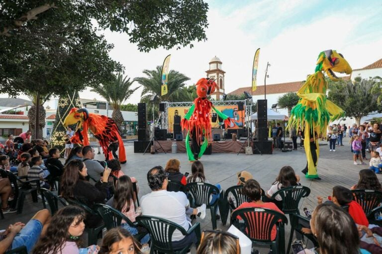 Buen sabor, divertidos momentos y numerosas ventas en la I Feria del Queso de Antigua