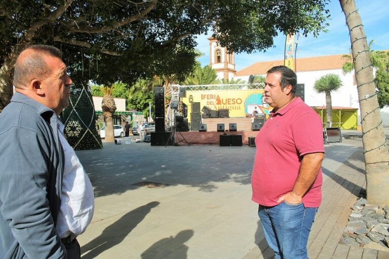 Últimos detalles previos a la Inauguración de la I Feria del Queso de Antigua