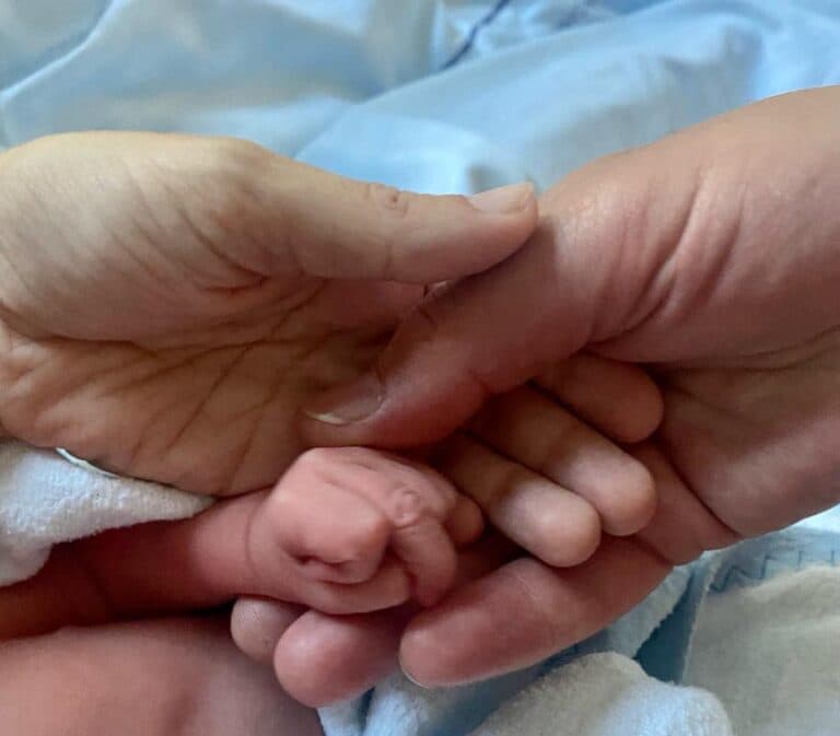 Lloret confirma que compaginará su paternidad con su «responsabilidad institucional»