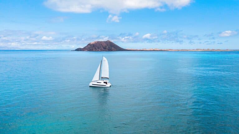 Oby Catamarán estrena un nuevo catamarán de lujo