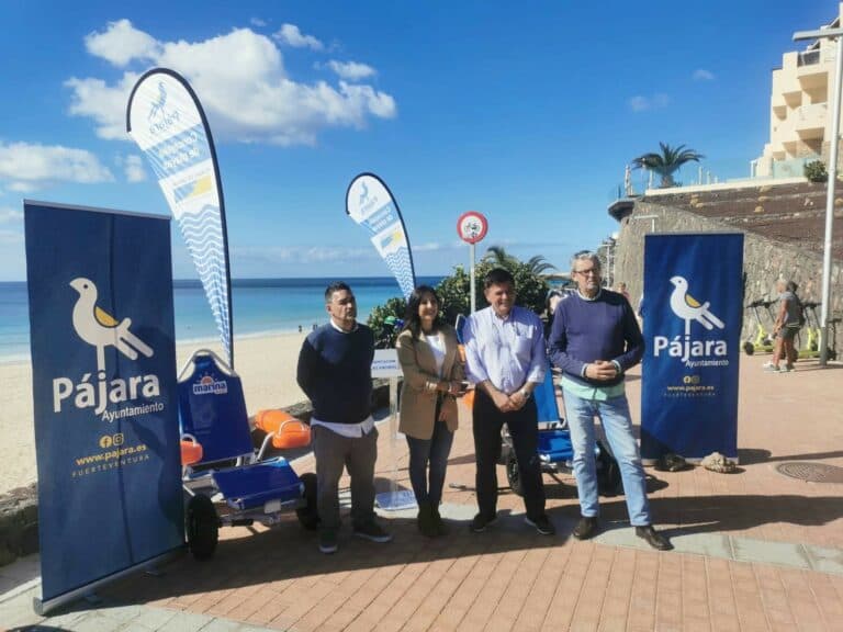Pájara adquiere seis nuevas sillas anfibias para mejorar la accesibilidad de las playas del municipio