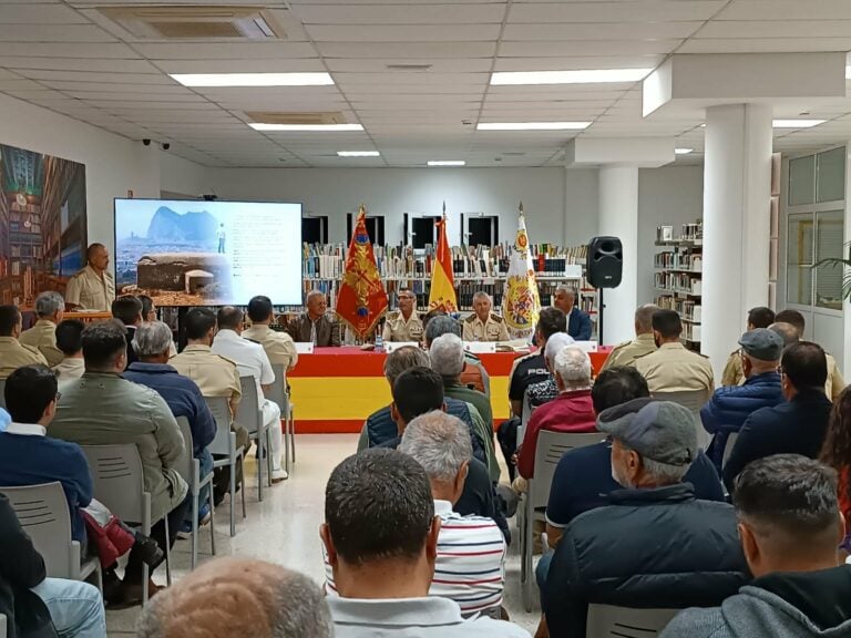 Más de 100 personas acuden a la presentación del libro ‘La defensa militar de Fuerteventura en la 2ª Guerra Mundial’