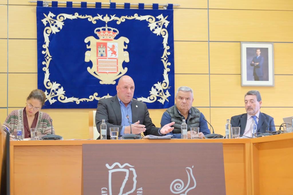 Lloret anuncia que “en 15 o 20 días” se presentarán los proyectos del nuevo Plan Hidráulico de la Isla