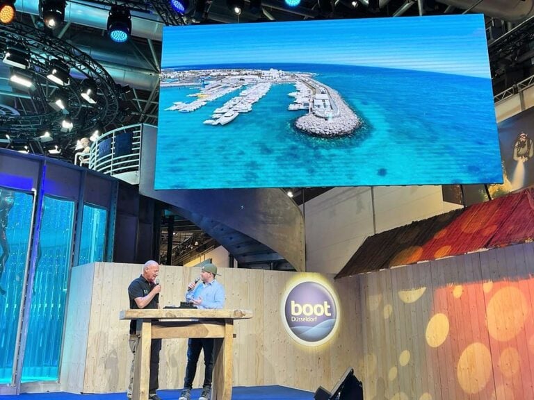 Periodistas y profesionales enfocan su interés en Caleta de Fuste como destino de buceo