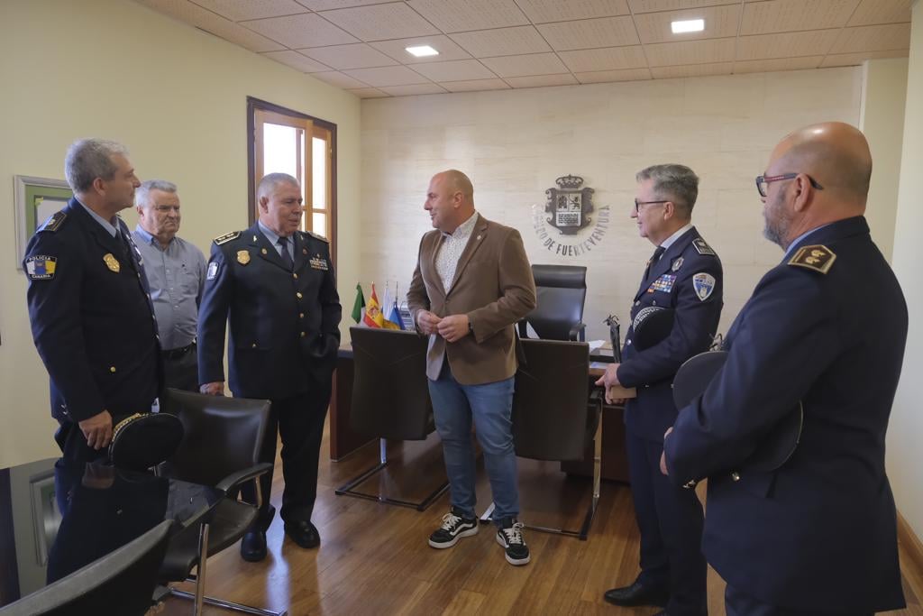 Lloret recibe al representante nacional, canario y provinciales de las policías locales