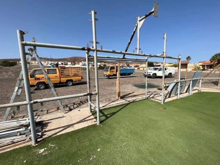 El ayuntamiento acondiciona las canchas de Tuineje y Tarajalejo