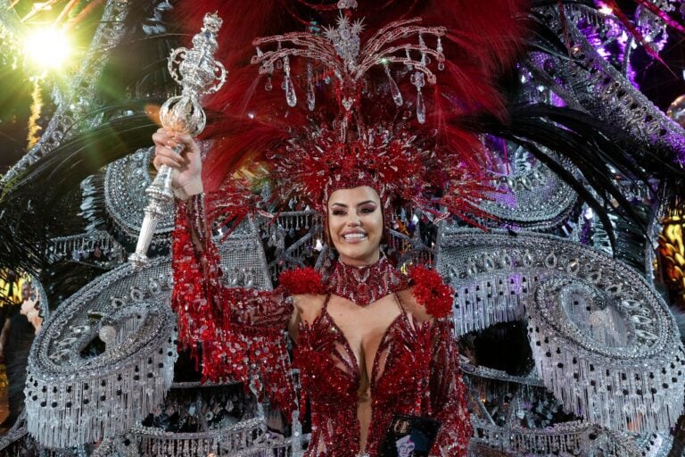 Lola Ortiz tras proclamarse Reina del Carnaval de LPGC: «A la tercera va la vencida»