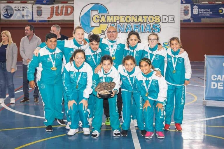 Futbolistas de Antigua se proclaman campeonas de Canarias con la selección de Fuerteventura