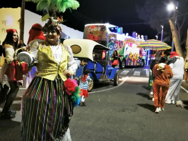Trenecito de Carnaval en el Coso del Caribe en Caleta de Fuste