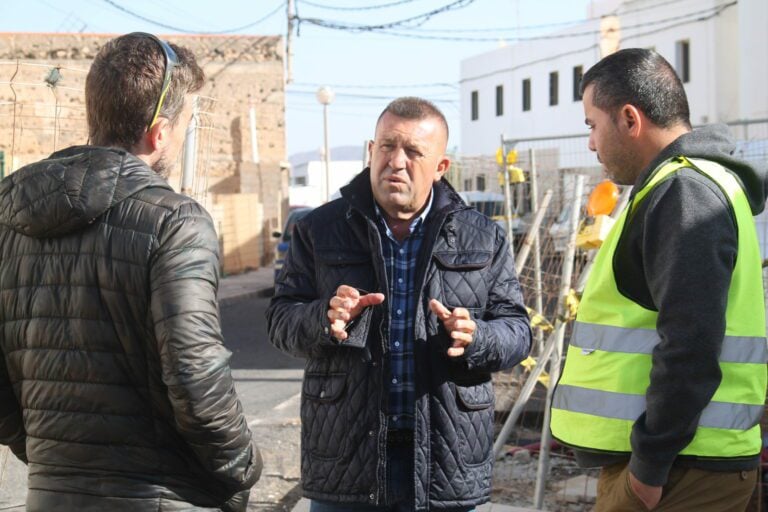 El ayuntamiento moderniza el saneamiento de la calle Isla Montaña Clara en Valles de Ortega