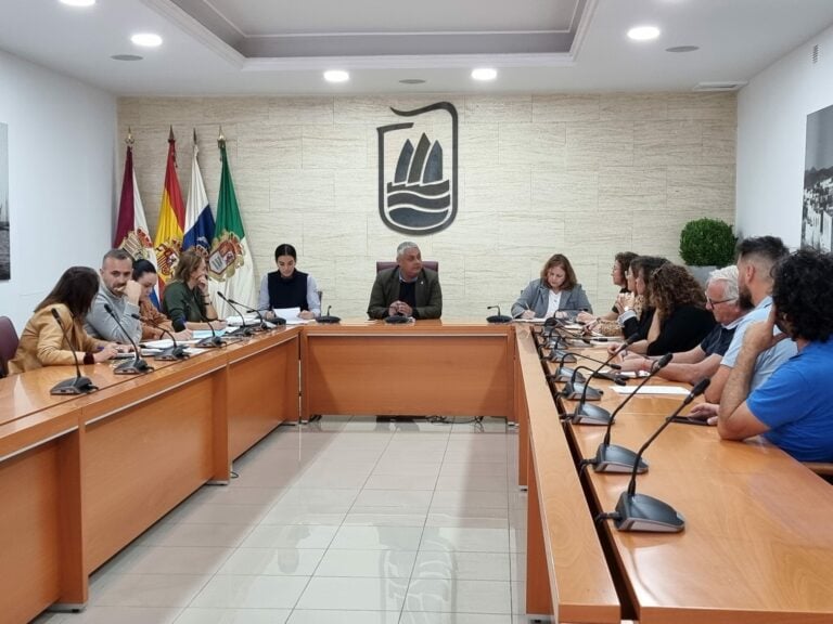 El alcalde Juan Jiménez avanza con el sector del taxi la regulación del sector