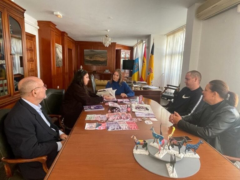 ‘Moño’, de ganar el concurso del cartel de Carnaval de La Oliva a publicar su primera novela gráfica