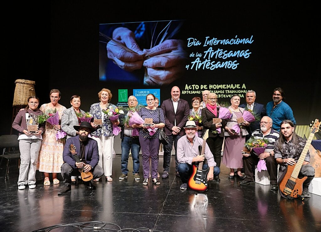 El Cabildo rinde homenaje a los artesanos de mayor edad en su día