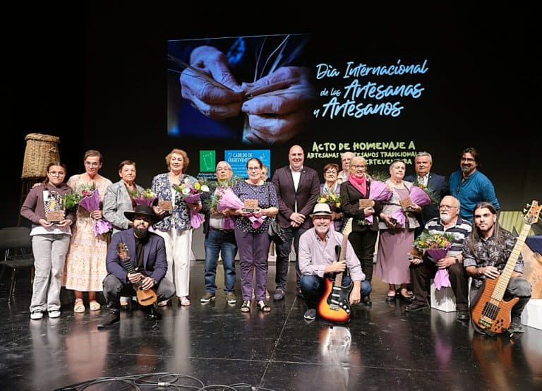 El Cabildo rinde homenaje a los artesanos de mayor edad en su día