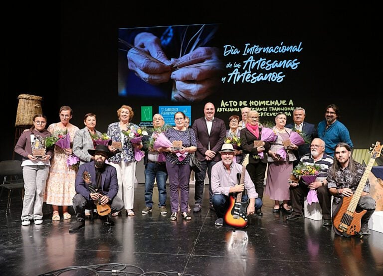 El Cabildo rinde homenaje a los artesanos de mayor edad en su día