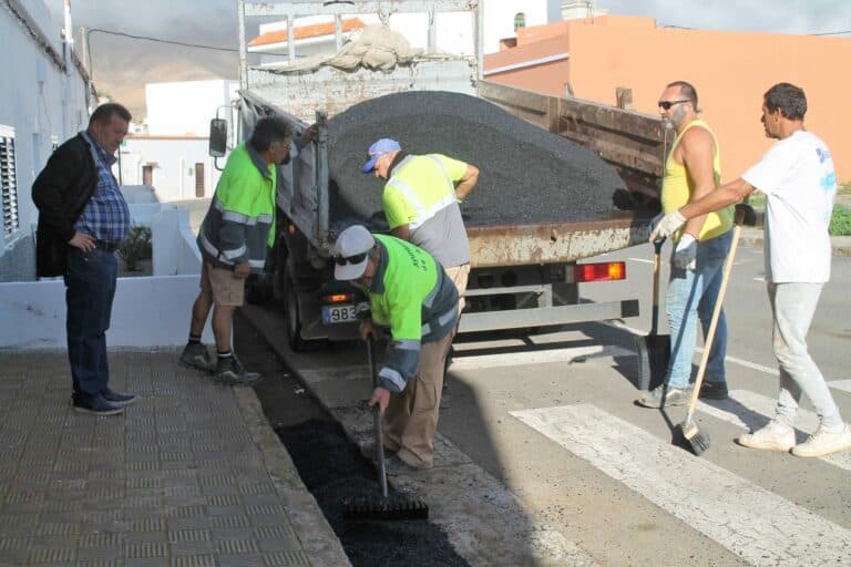 Antigua reacciona ante una fuga de agua en la red de distribución del CAAF