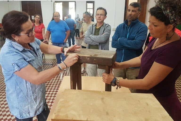Comienza el curso de restauración de muebles con todas las plazas completas
