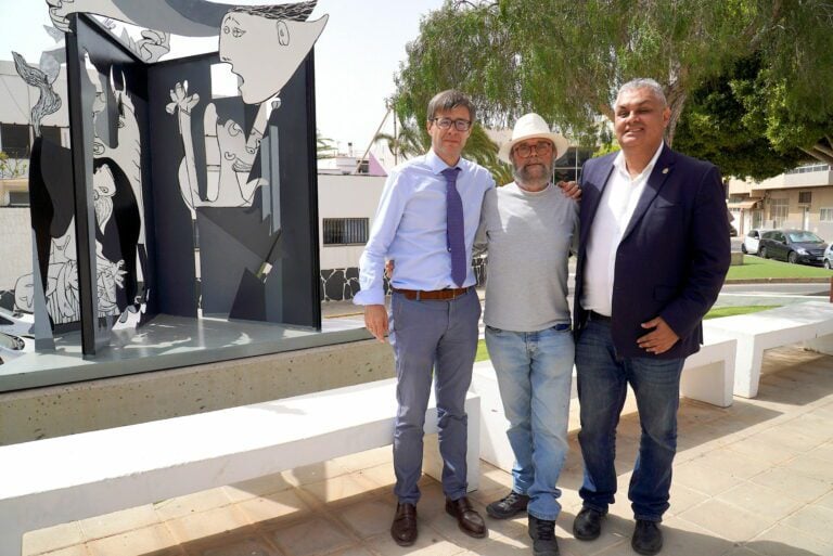 La escultura ‘Homenaje a Picasso’, del artista Toño Patallo, revive en la Plaza de Las 90