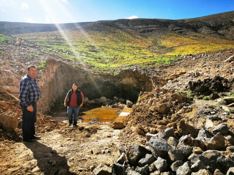Avanza la recuperación del naciente natural de agua en La Atalayita