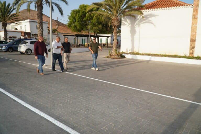 El Ayuntamiento mejora y convierte en rodonal el entorno del casco histórico de Tetir