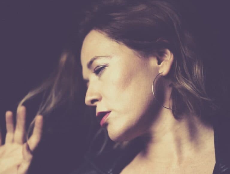 La cantante Sara Rioja se hace eco en sus redes del Programa 8M en Antigua