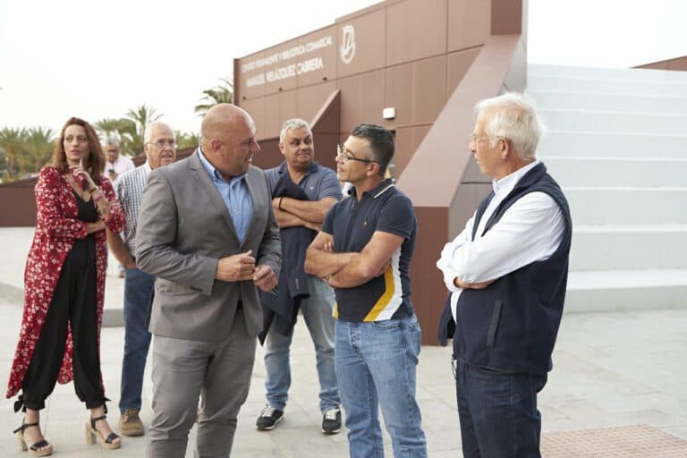 Gran Tarajal acoge la presentación del libro ‘El Puerto de Gran Tarajal’ que conmemora su centenario