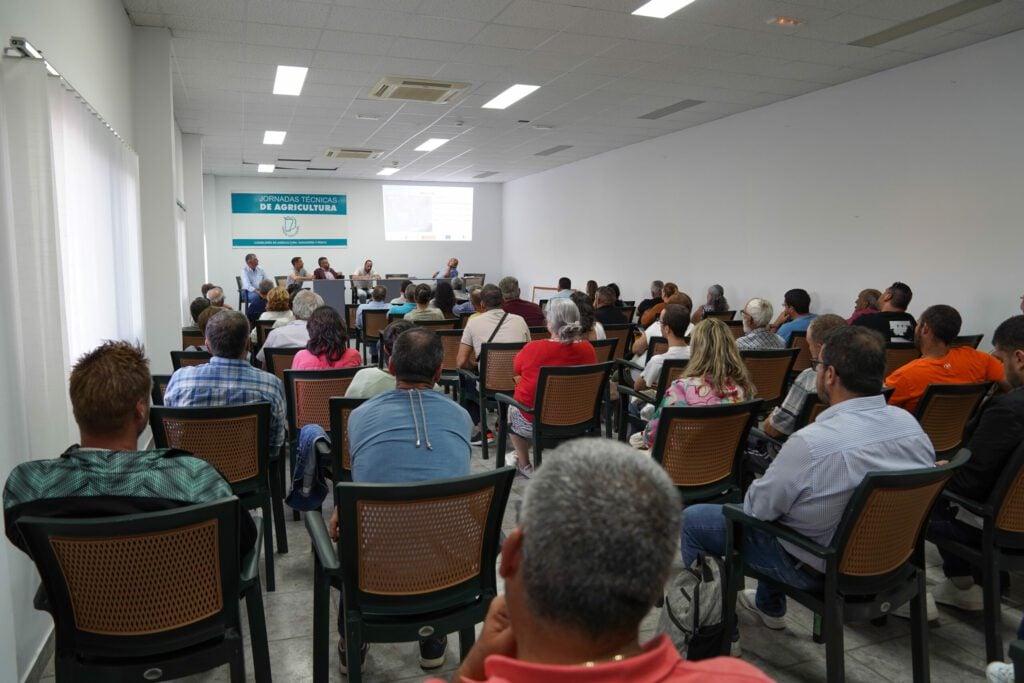 Lloret, COAG y el sector primario buscan soluciones a la situación del agua de regadío