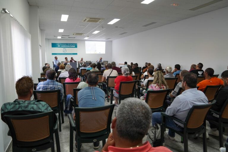 Lloret, COAG y el sector primario buscan soluciones a la situación del agua de regadío