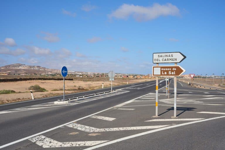 Obras de rehabilitación de la carretera entre la Glorieta de Los Ángeles y el cruce de Las Salinas