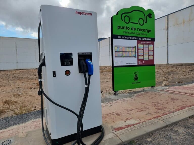 Los polígonos industriales de la capital estrenan puntos de recarga para coches eléctricos