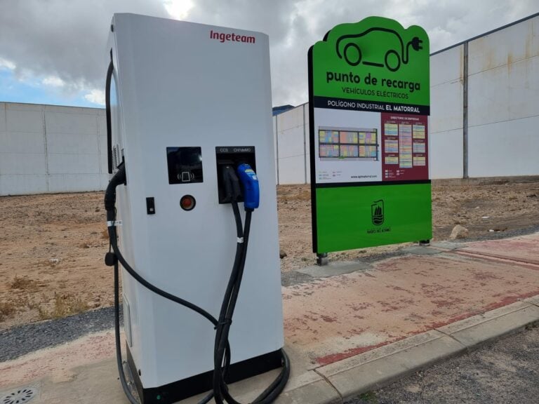 Los polígonos industriales de la capital estrenan puntos de recarga para coches eléctricos