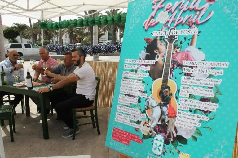 Caleta de Fuste se viste de luces y farolillos este fin de semana