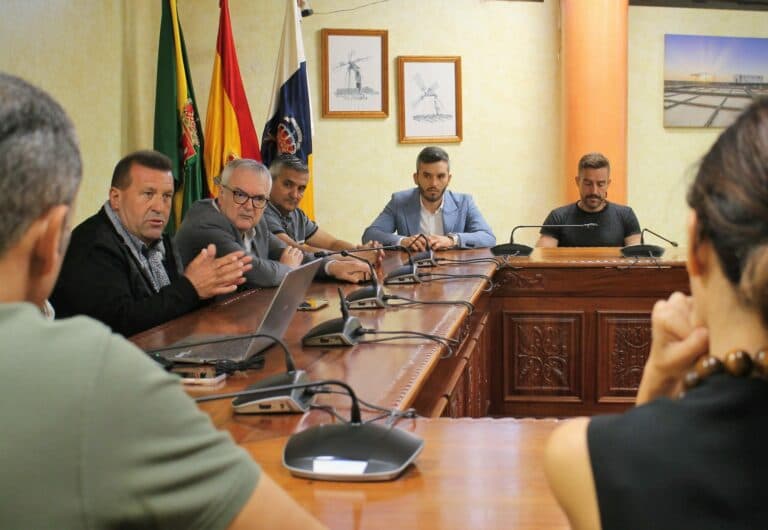 El alcalde Matías Peña informa a los vecinos de los avances para la recepción de Salinas Golf