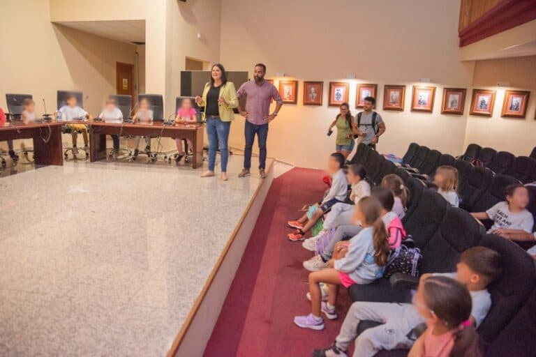 El alumnado de 2º de primaria del CEIP Gran Tarajal conocen el Ayuntamiento de Tuineje